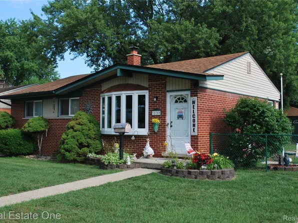 32759 Birchwood St, Westland, MI 48186