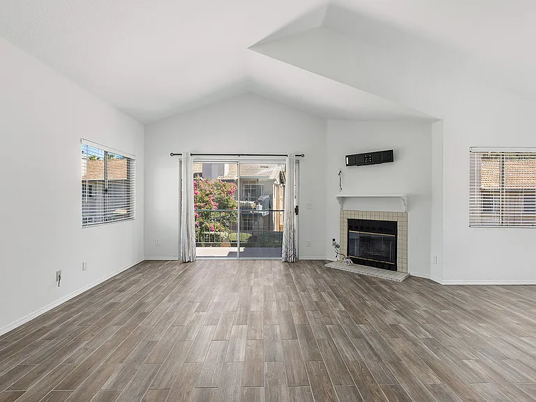 11239 Avenida De Los Lobos — Photo 4