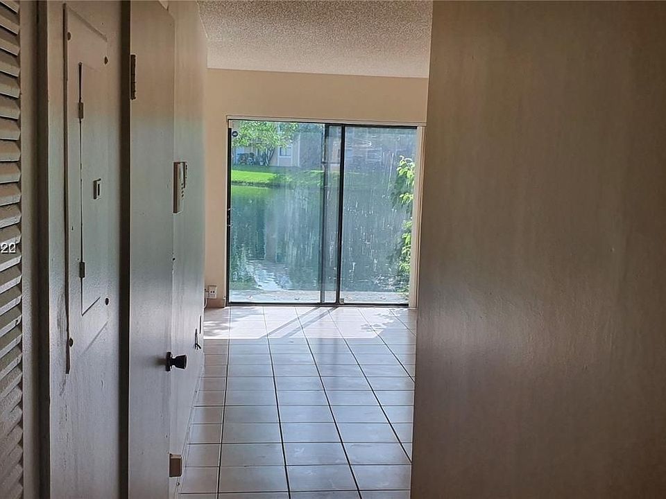 2nd image of 314 Palm Cir E