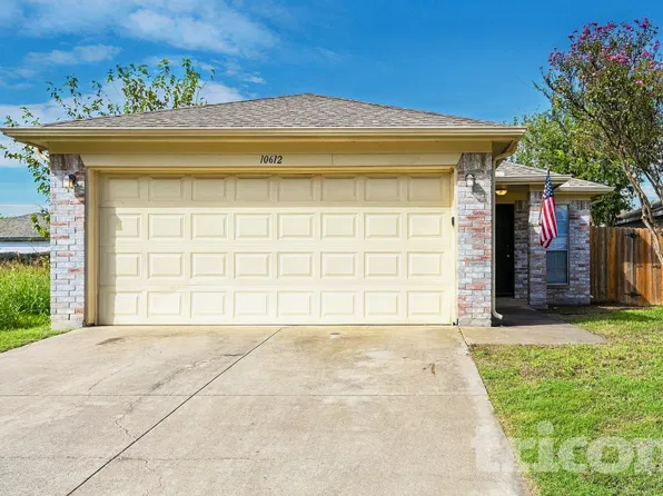 10612 Flamewood Dr, Fort Worth, TX 76140