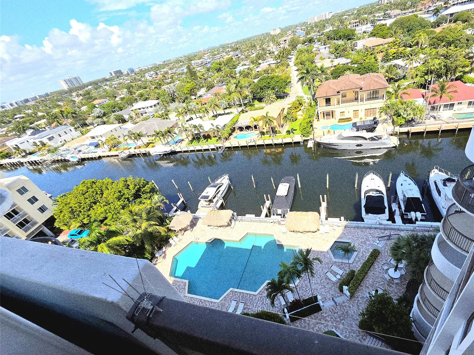 2 bed, 2.0 bath, 1570 sqft, $5,000 — Photo 3