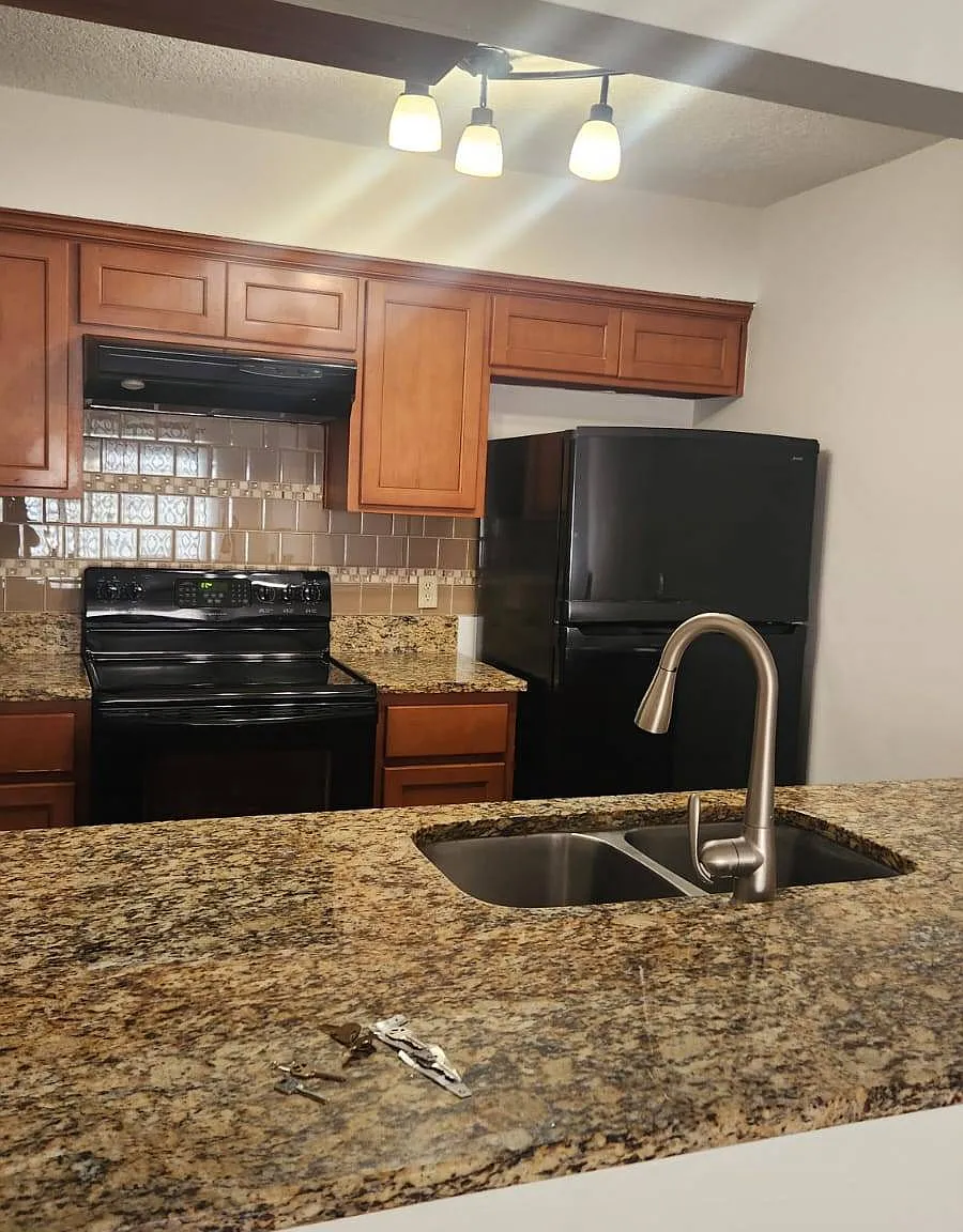 2 bed, 1.5 bath, 1000 sqft, $1,890 — Photo 4