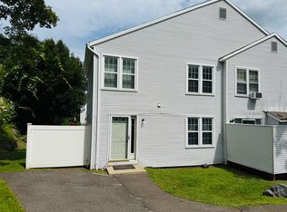 64 Deerwood Ln Unit 2, Waterbury, CT 06704