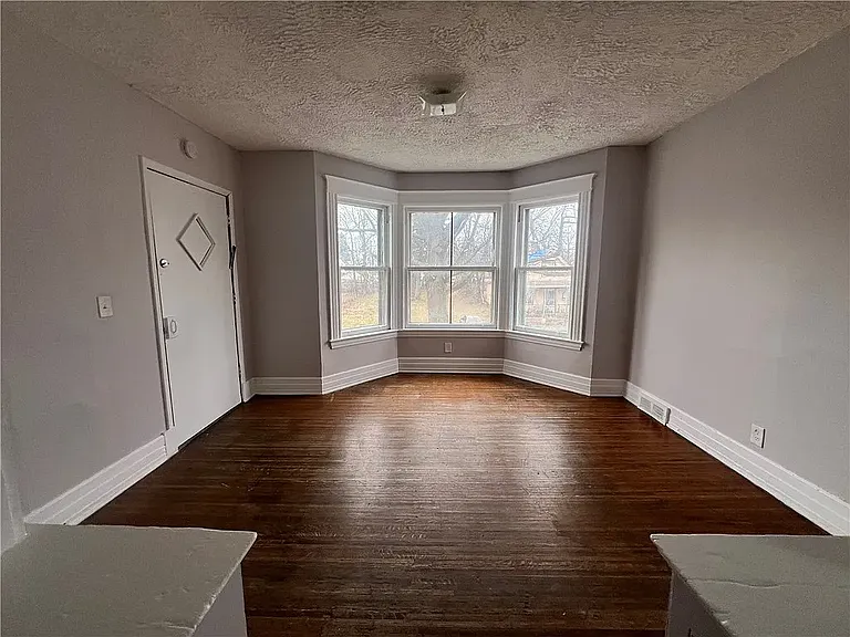 445 Flint St — Photo 8