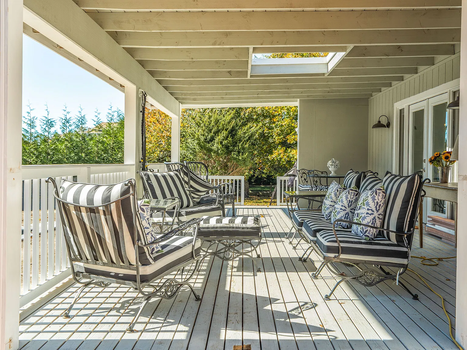 Adorable three bedroom rental with pool on a cul-de-sac. — Photo 3