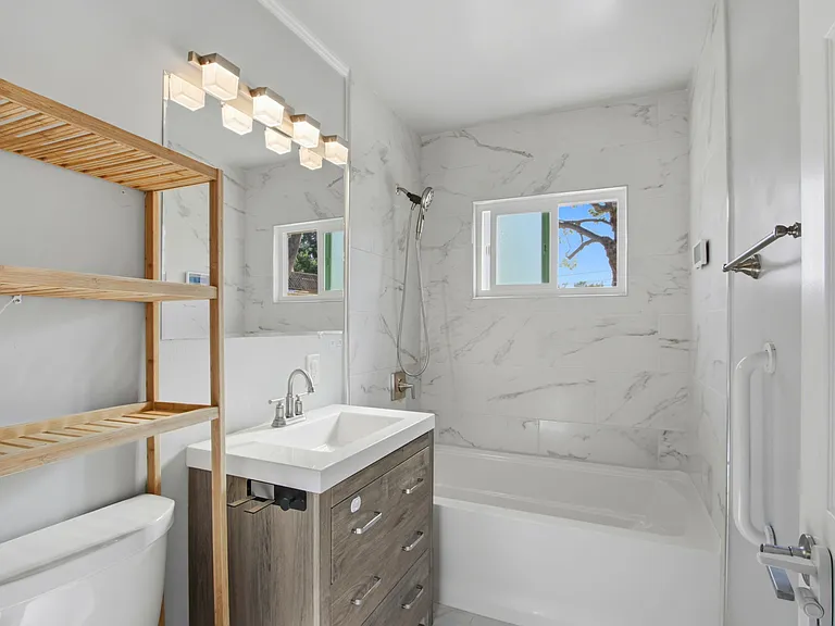 12610 Paseo Flores — Photo 34