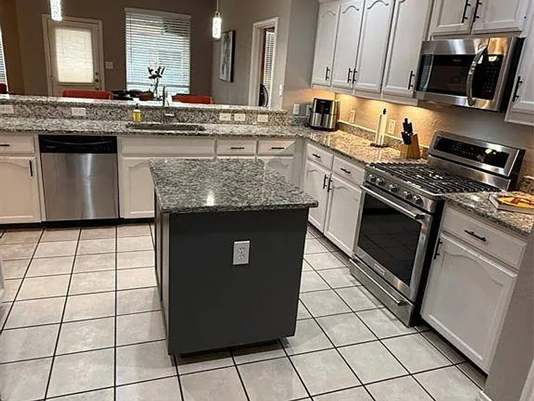 9524 Navarro St — Photo 11