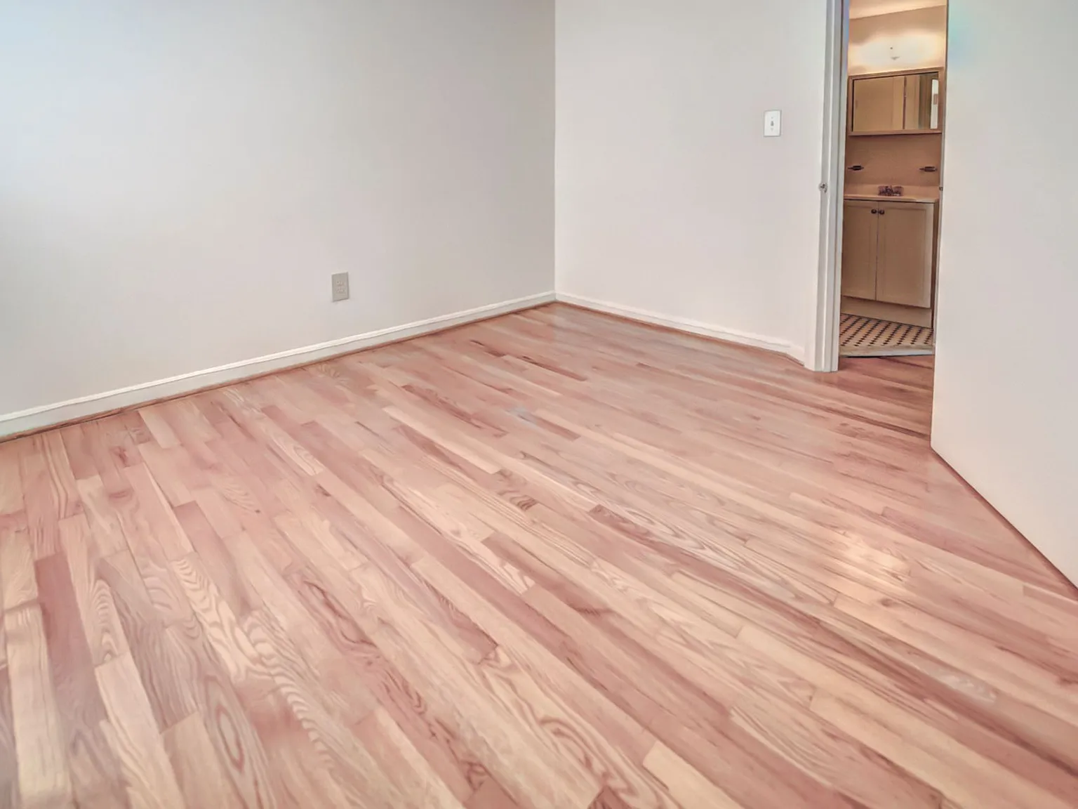 HIckory Heights Apartments — Photo 4