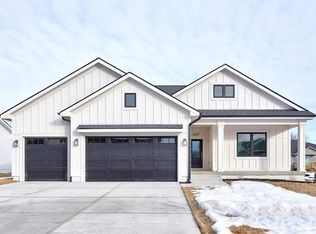 11117 Westport Dr, West Des Moines, IA 50266