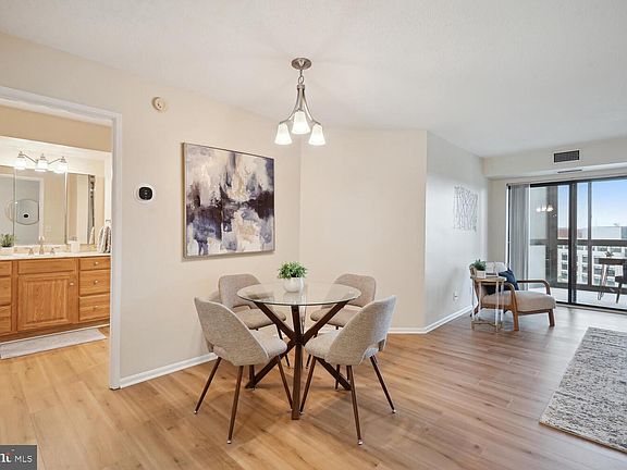 4th image of 900 N Stafford St APT 1111