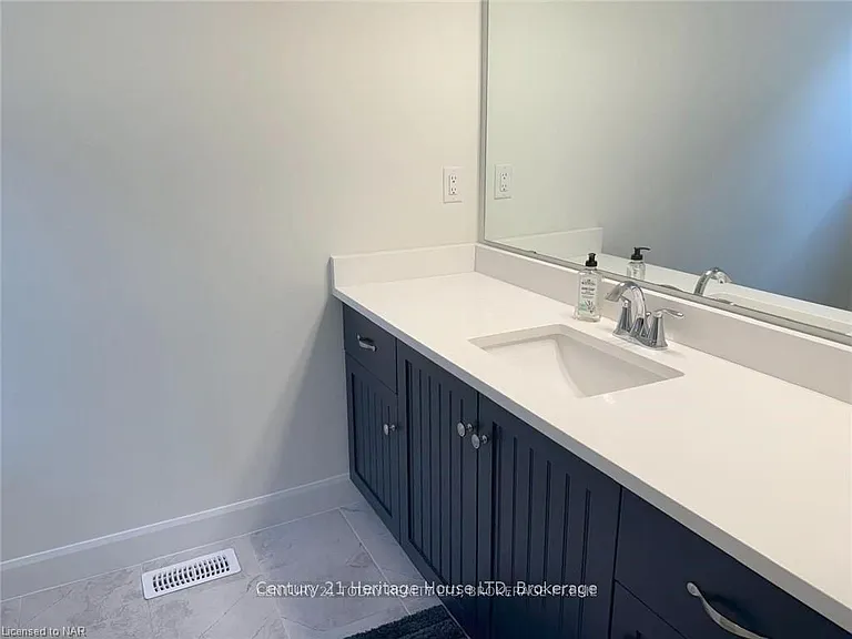11 Beachwalk Cres — Photo 18