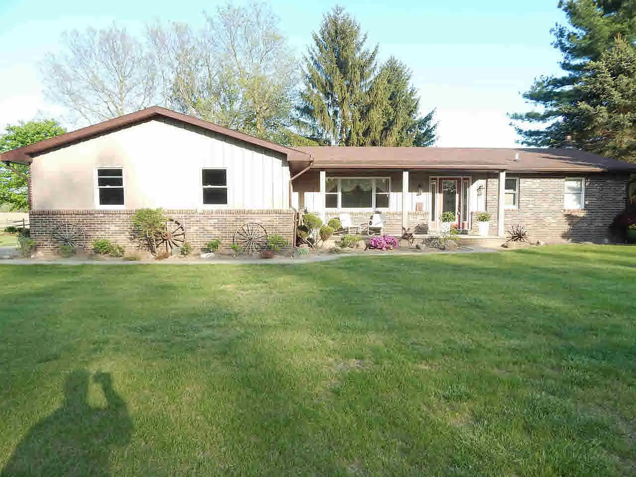 16761 Dixon Rd photo 1