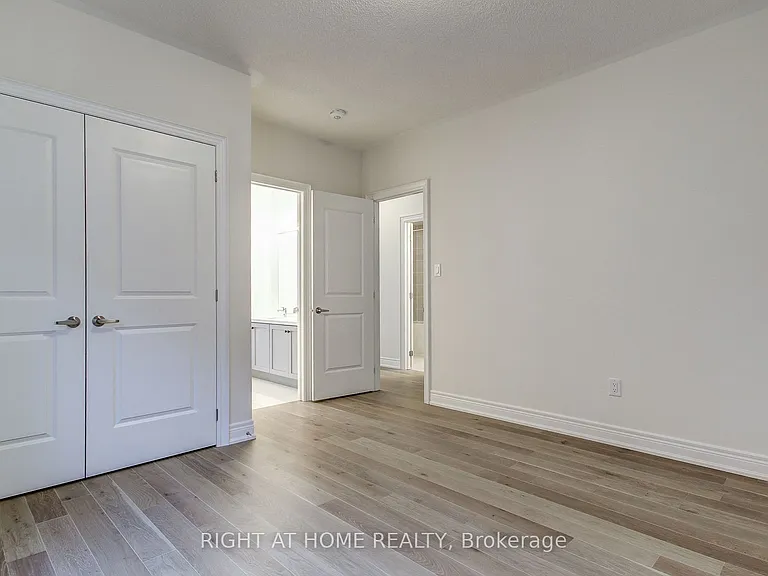 51 Lorrain Hand Cres — Photo 38