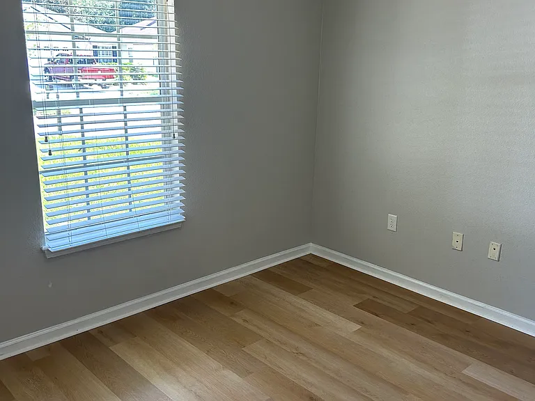 716 Mackenzie Cir — Photo 13