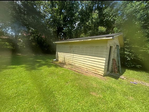 5th image of 42 Clairmont Cir