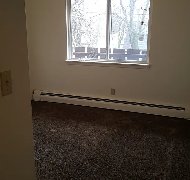 Evergreen Village Apartments — Photo 22