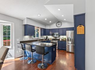 16025 Grove Trl, Lakeville, MN 55044