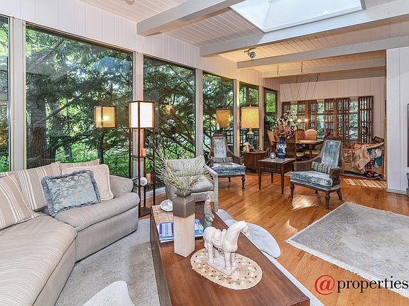 Living Room / Dining Room