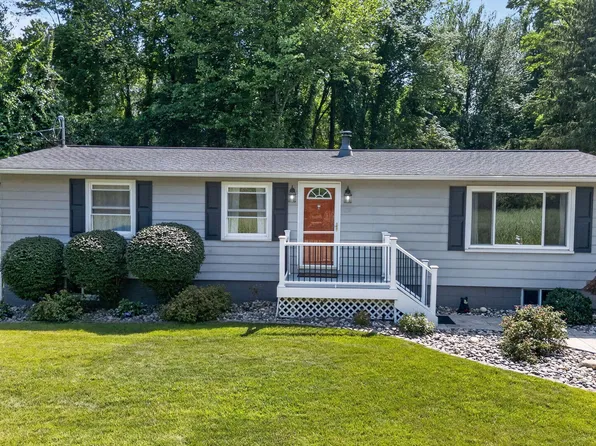 32 Tabor Road, Mechanicville, NY 12118