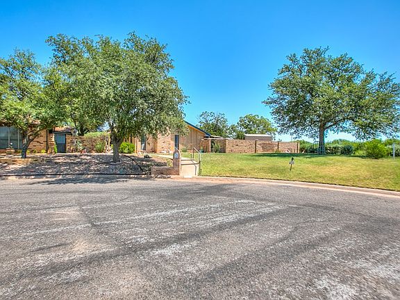 4th image of 3602 Parkwood Dr