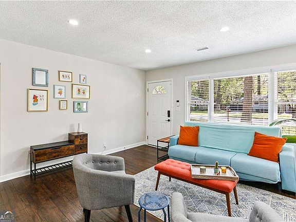5th image of 1767 Lynn Ln