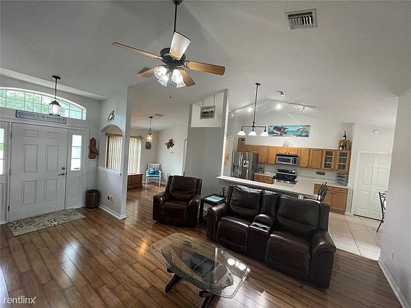 5th image of 201 Shady Oak Ln