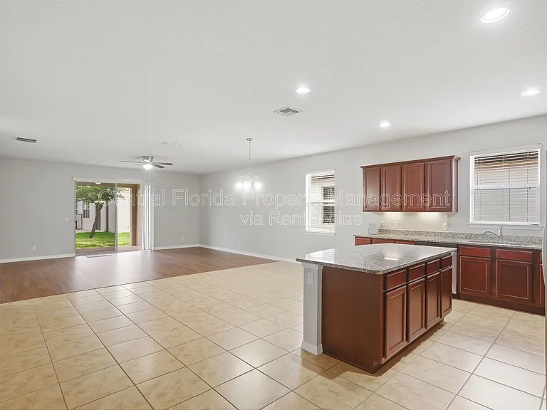 2772 Mead Ave — Photo 6