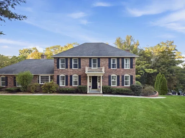 37 Smithshire Est, Andover, MA 01810
