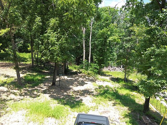 4th image of 817 Taneycomo Road