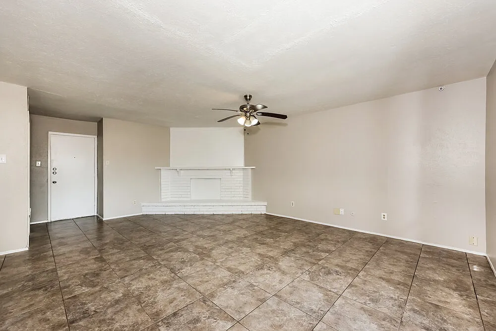 3 bed, 2.0 bath, 1483 sqft, $2,130 — Photo 4