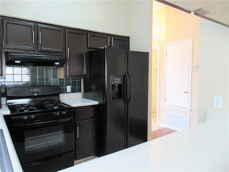 4723 Castleman Dr — Photo 4