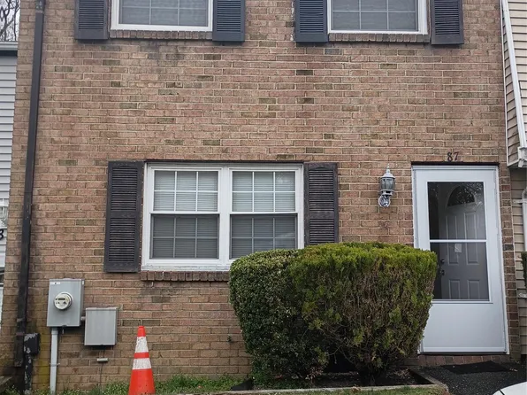 87 Hill Court #87, Calverton, NY 11933