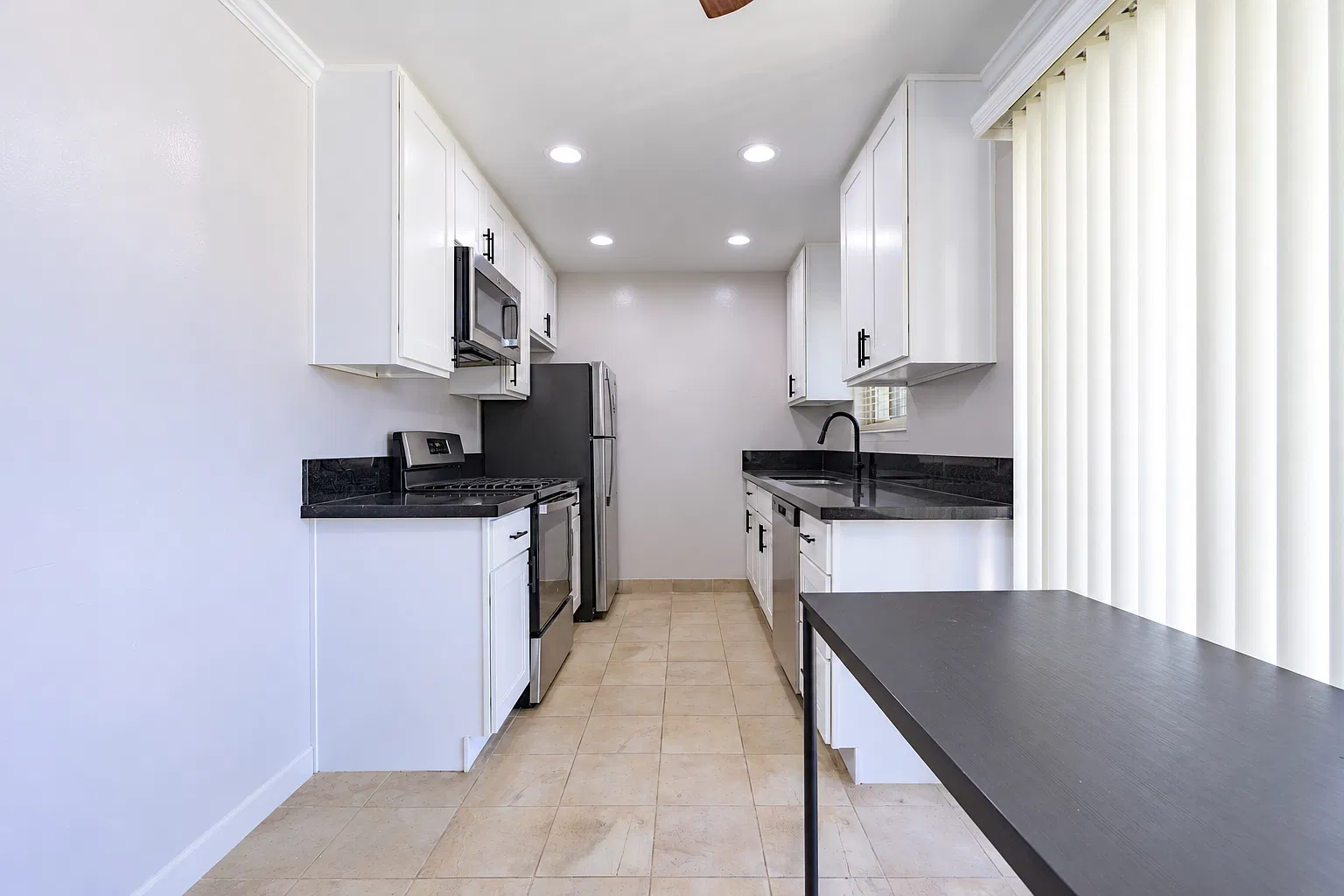 2 bed, 1.5 bath, 815 sqft, $3,990 — Photo 4