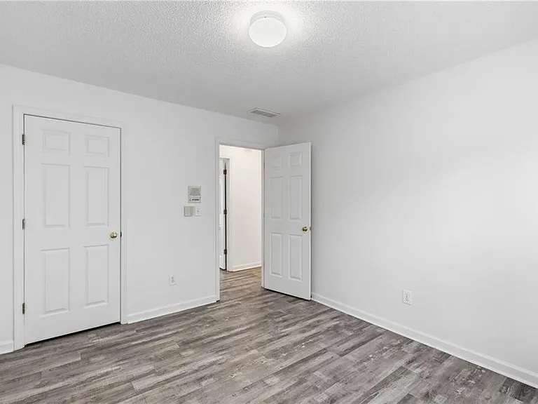 6430 Barwick Ln — Photo 33