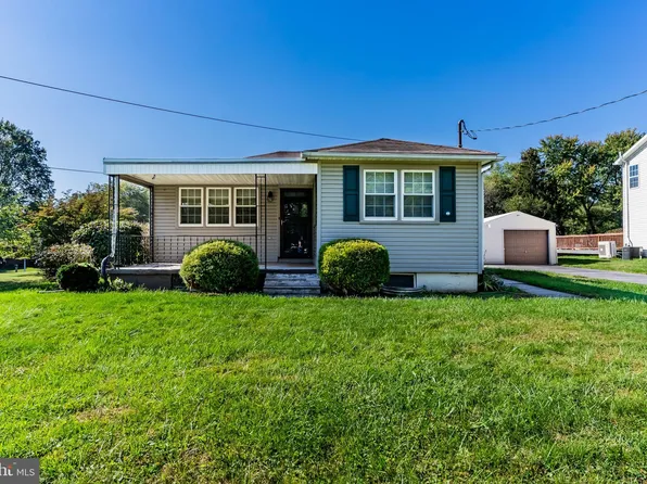 2042 Locust Ln, Hummelstown, PA 17036