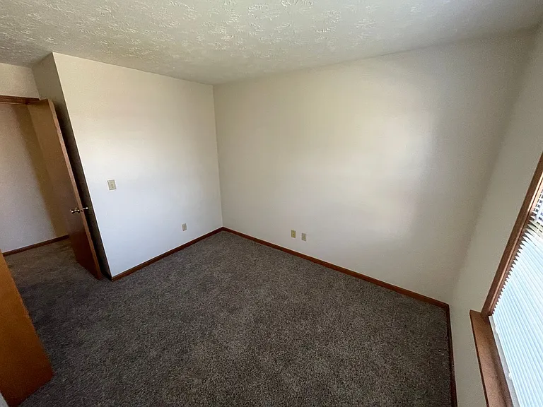 Lynn-Gail Apartments — Photo 22