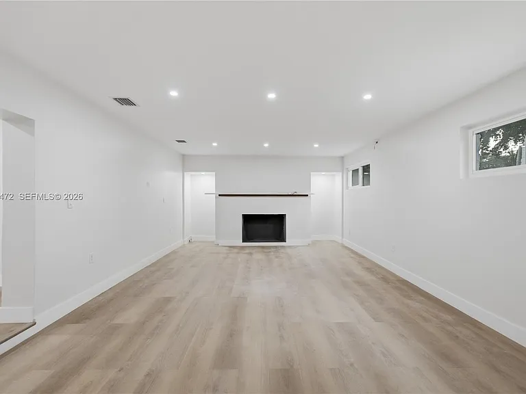 14325 NE 8th Ave — Photo 5