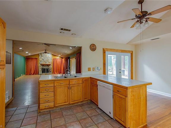 4th image of 1511 Sharon Rd