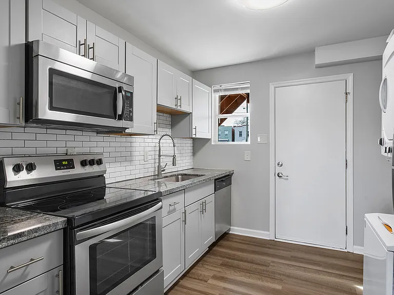 301 S Granby St #C — Photo 9