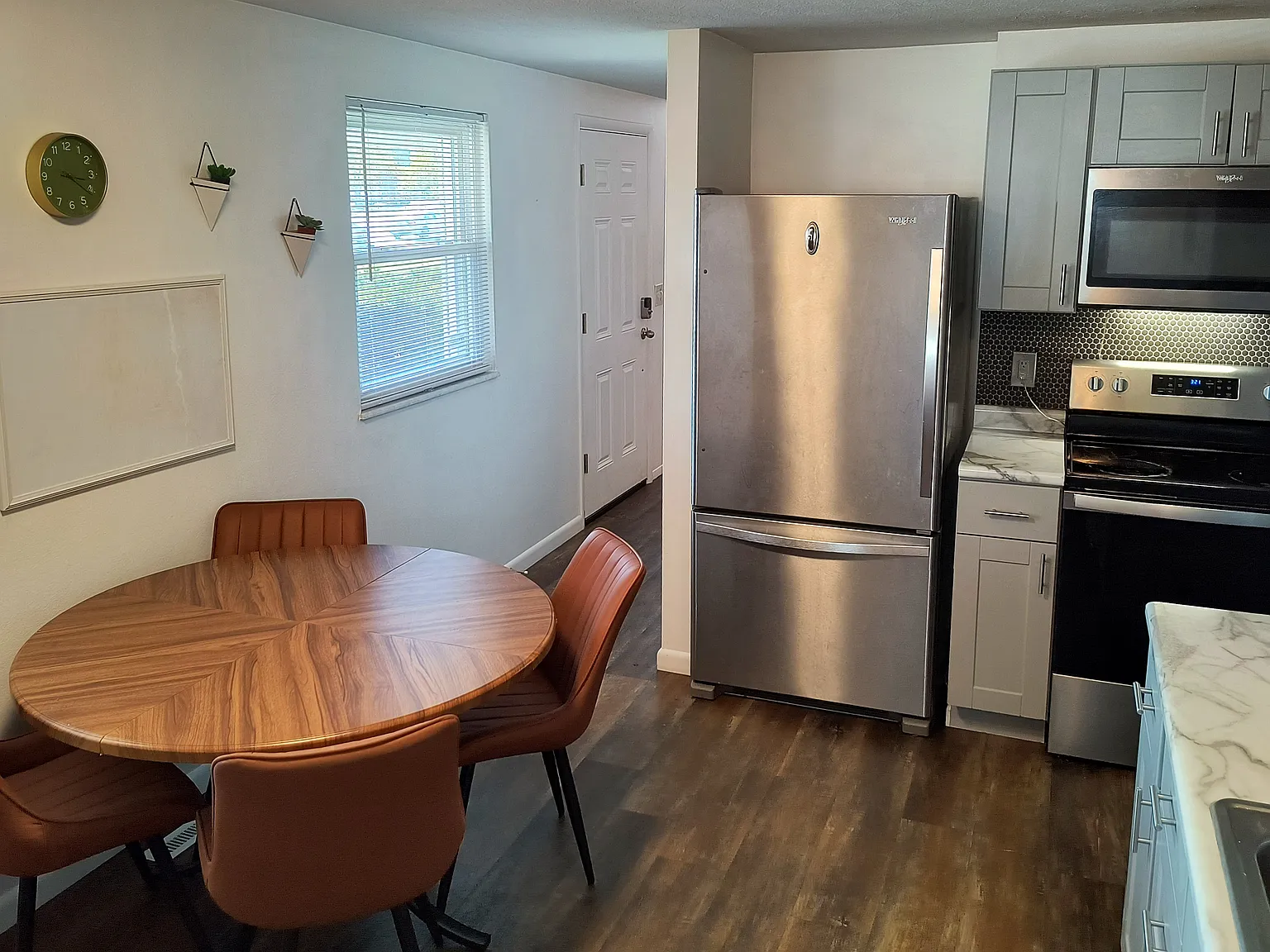 3 bed, 1800 sqft, $2,350 — Photo 4