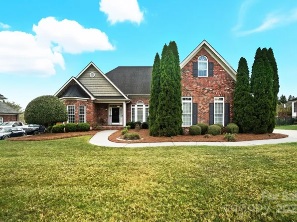 7935 Grimsby Cir, Harrisburg, NC 28075