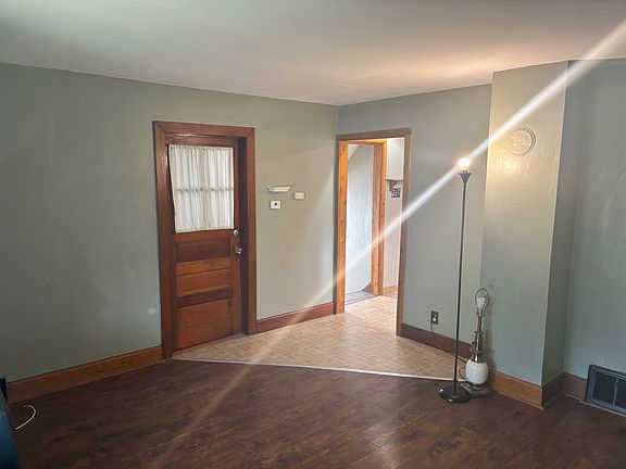 4th image of 102 Center St Floor 1