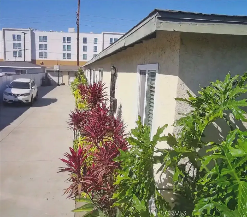 2 bed, 644 sqft, $2,295 — Photo 4