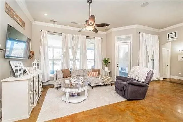 152 Fayedaye Dr — Photo 3