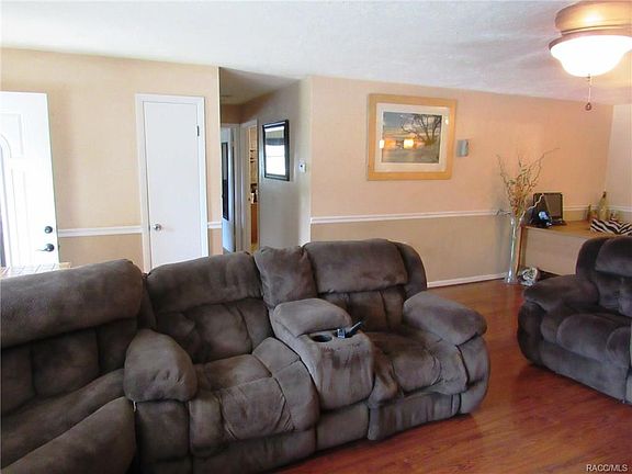 5th image of 406 S Washington St