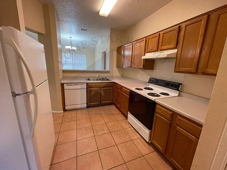 5006 Rockdale Dr — Photo 6