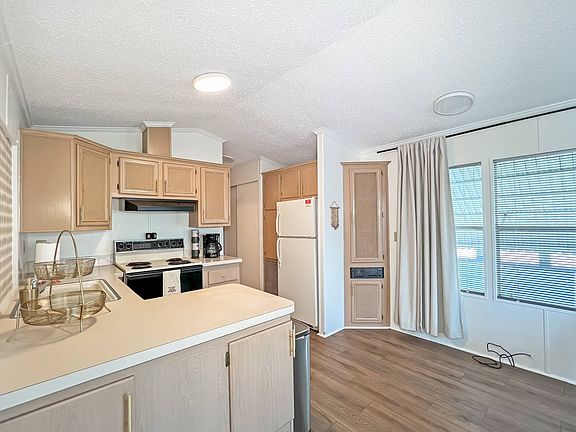 4th image of 835 Nino Ln