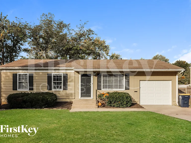 9312 Stark Ave — Photo 1