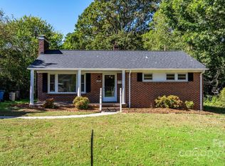 1129 11th St NE, Hickory, NC 28601