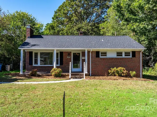 1129 11th St NE, Hickory, NC 28601